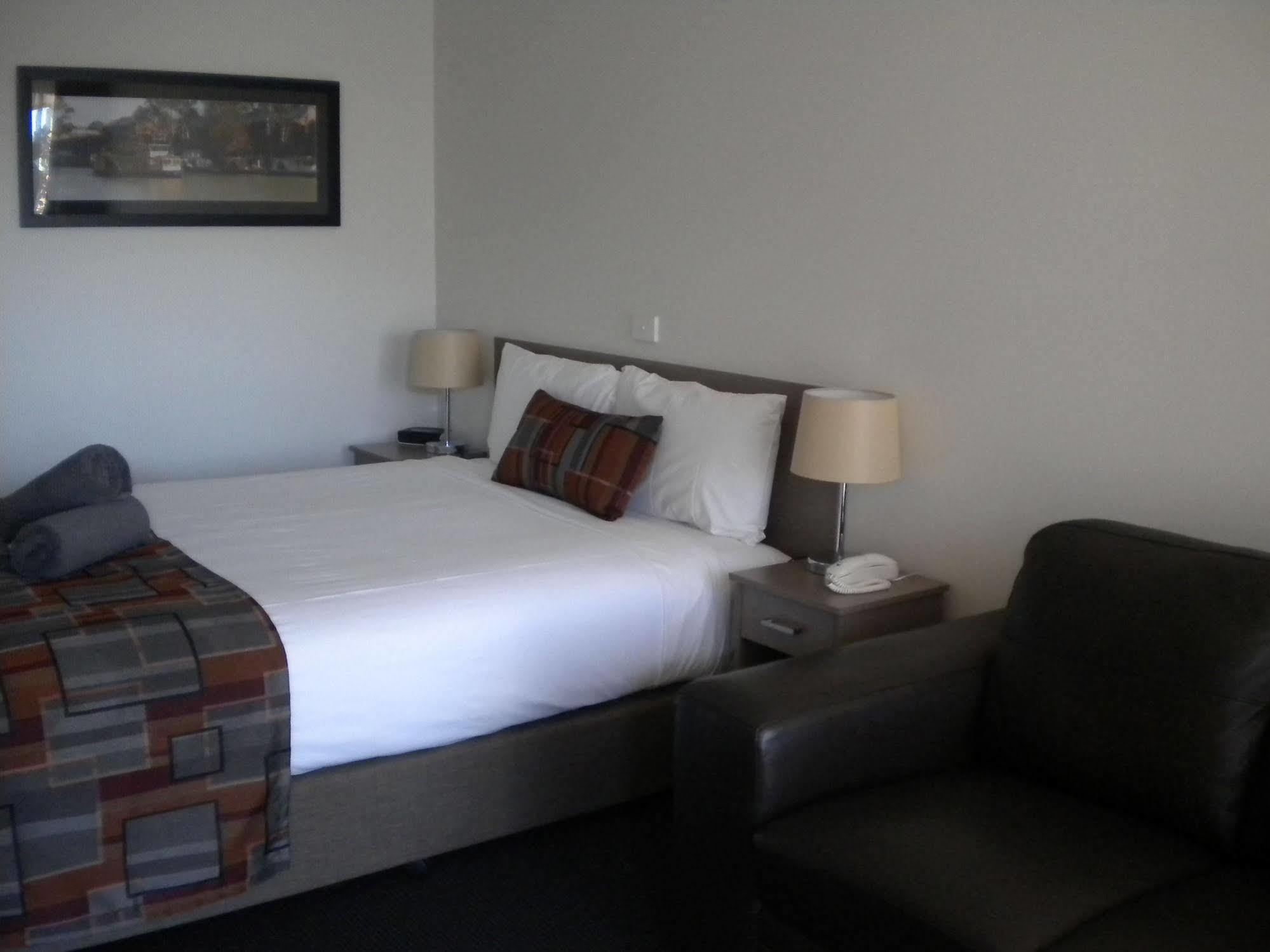 Moama Central Motel Эчука Экстерьер фото